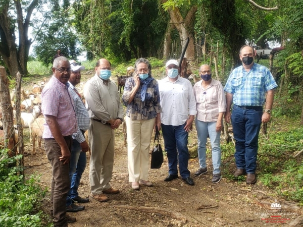 Director de la DIGEGA y la viceministra del Ministerio de  Agricultura visitan proyecto