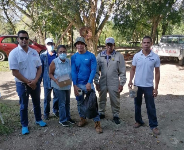 Ganadería entregan celdas mejoradas a apicultores asociados