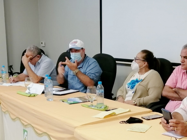 El Ministerio de Agricultura y la DIGEGA realizan reunión con productores porcinos francomacorisanos